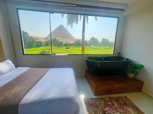 Dreibettzimmer mit Blick auf die Pyramiden