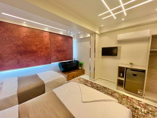 Triple Room with pyramids view